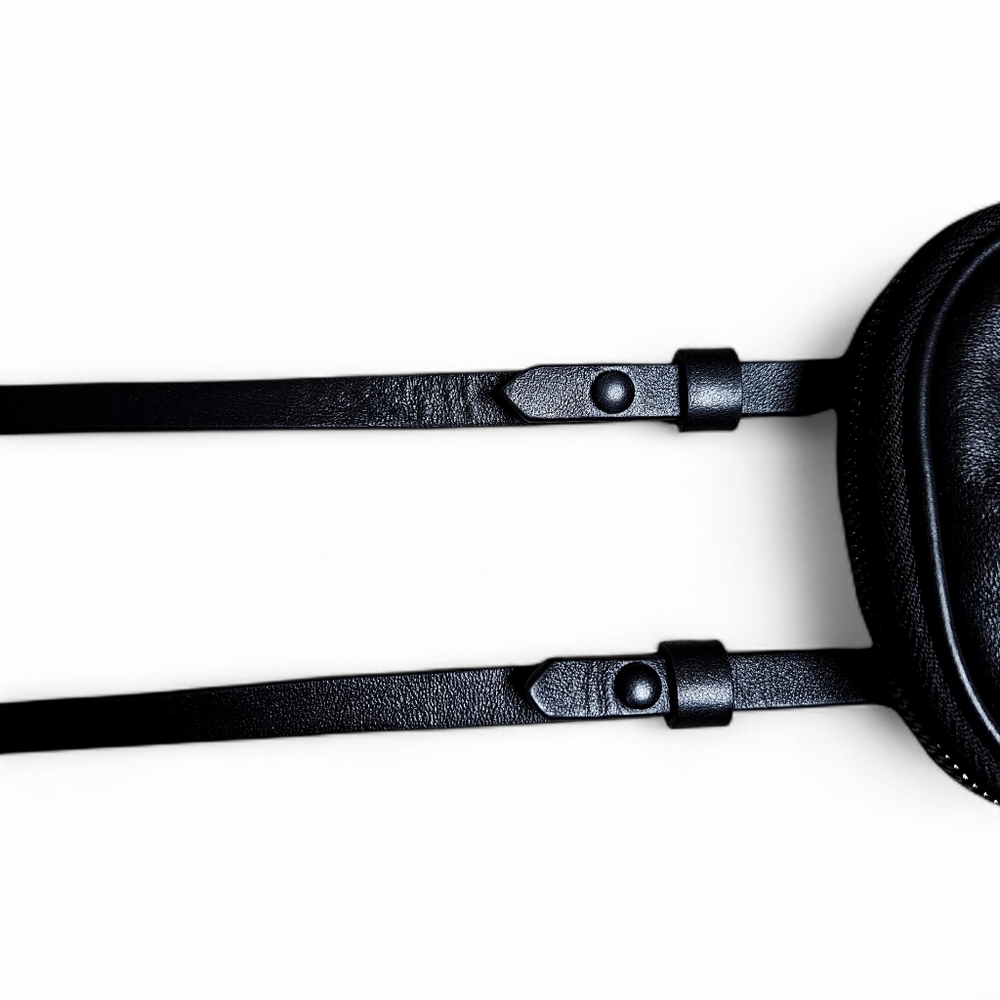 Off-White | Calfskin Crossbody Bag | Leather | Mens | Made In Italy - Picture 14 of 16